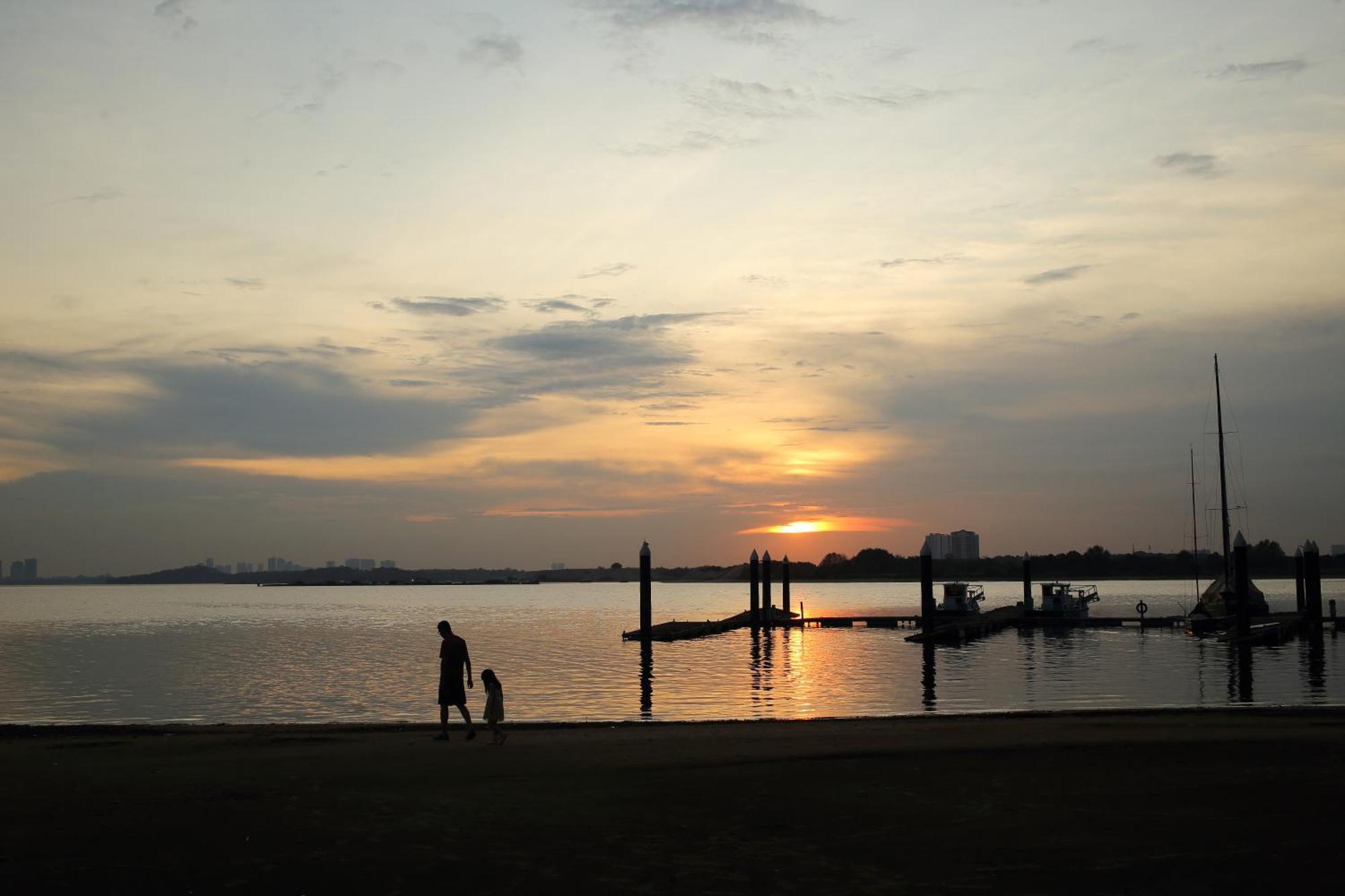 Kid-loving Poolside Haven - 2br - Netflix - Games Apartment Johor Bahru